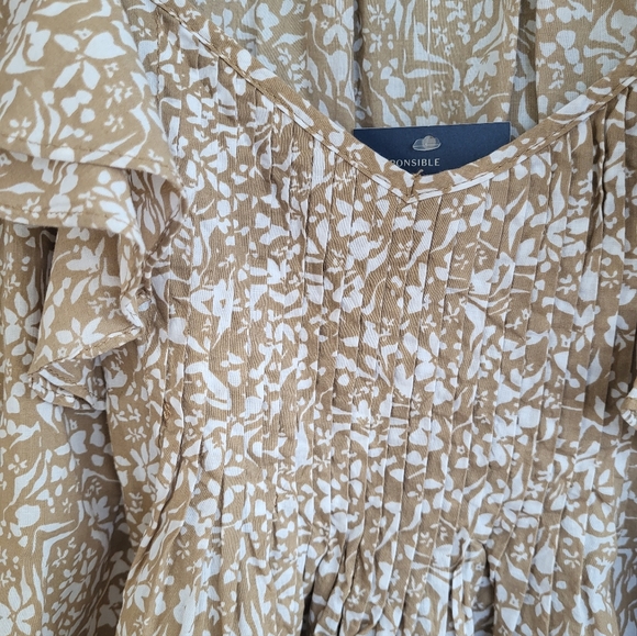 Floral Ruffle Sleeve Top - NWT - Picture 5 of 7